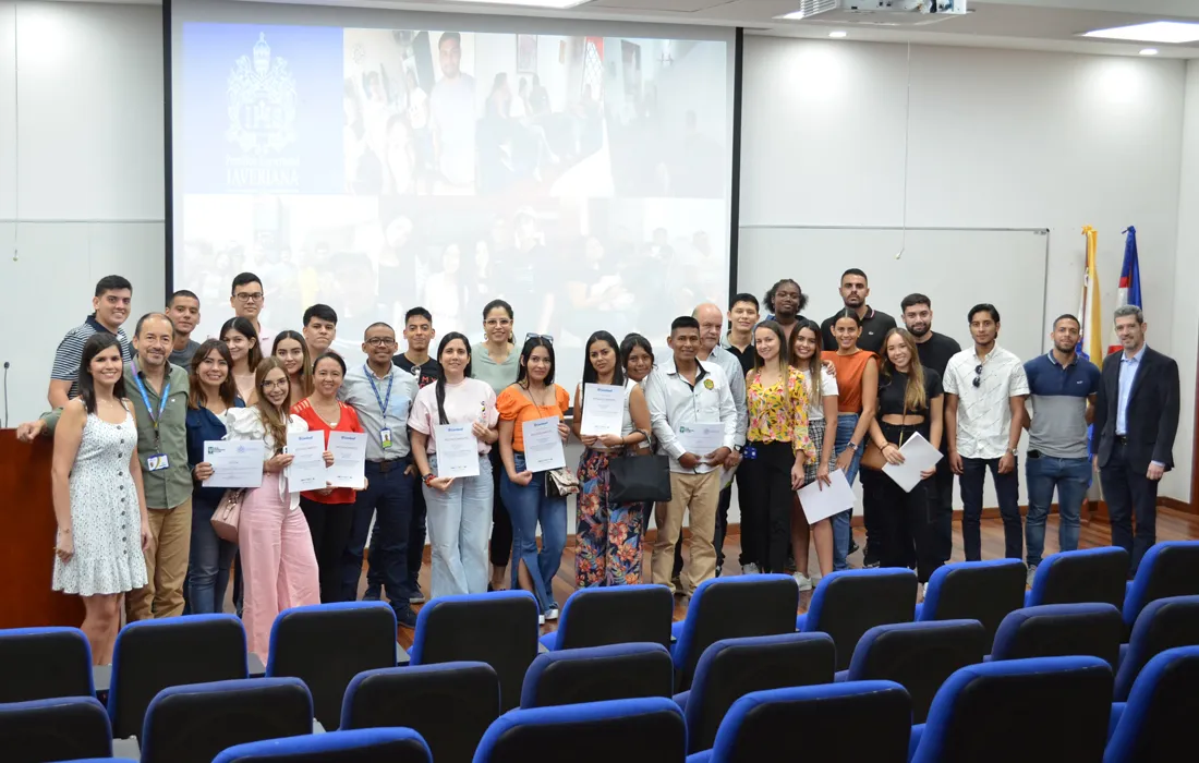 Con emotivo encuentro se desarrolló el cierre de la asignatura Consultorio Empresarial Con emotivo encuentro se desarrolló el cierre de la asignatura Consultorio Empresarial