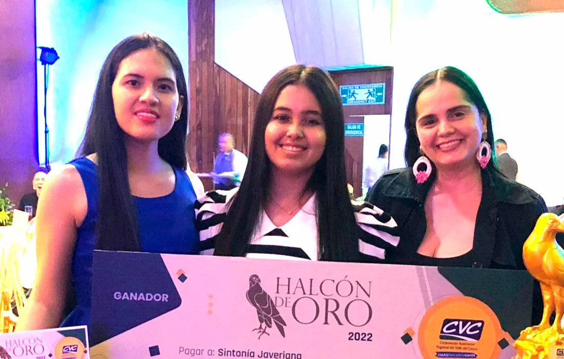 Programa radial Sintonía Javeriana, ganador del premio Halcón de Oro 2022 Programa radial Sintonía Javeriana, ganador del premio Halcón de Oro 2022
