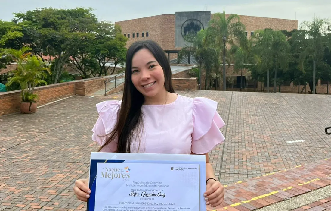 Sofía Guzmán Cruz, egresada de Comunicación que recibió reconocimiento del Ministerio de Educación Nacional Sofía Guzmán Cruz, egresada de Comunicación que recibió reconocimiento del Ministerio de Educación Nacional