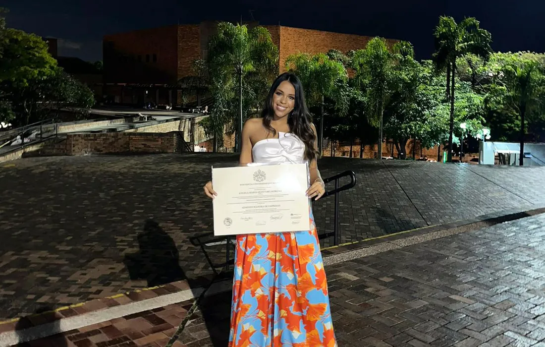 Egresada de administración de Empresas, reconocida en la Noche de los Mejores 2022 Egresada de administración de Empresas, reconocida en la Noche de los Mejores 2022