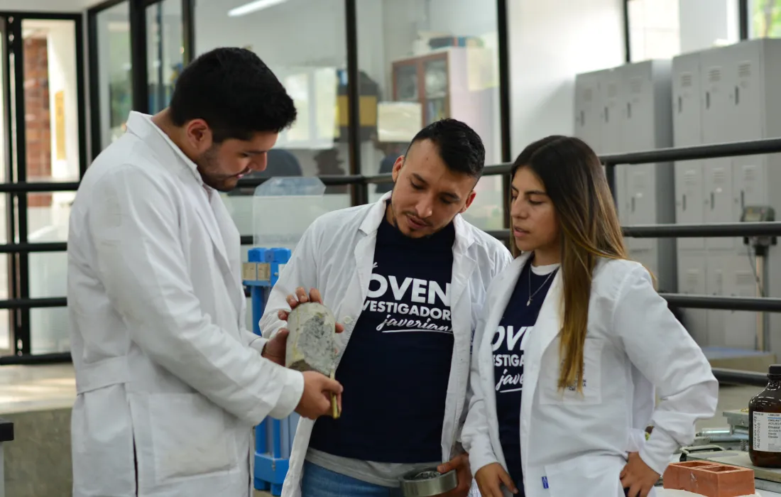 Estudiantes de Ingeniería Civil Estudiantes de Ingeniería Civil