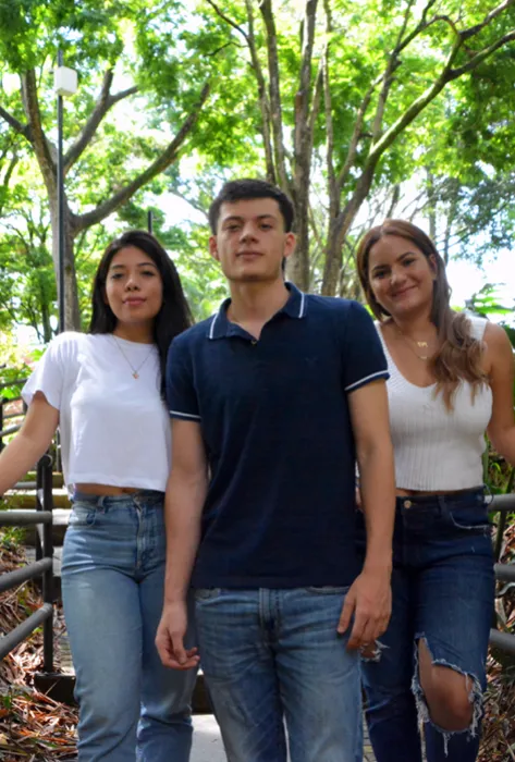 Tres estudiantes de Samuel, María Camila y Luisa María, los estudiantes de Negocios Internacionales que harán doble titulación con la Université Catholique de Lille, Francia Tres estudiantes de Samuel, María Camila y Luisa María, los estudiantes de Negocios Internacionales que harán doble titulación con la Université Catholique de Lille, Francia