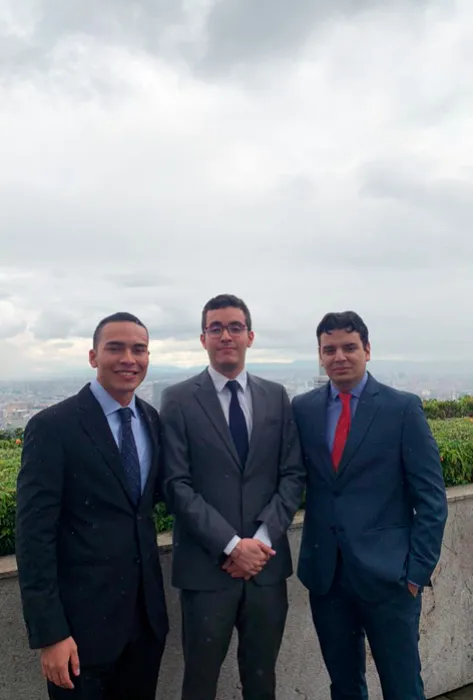 Estudiantes javerianos, ganadores de concurso sobre análisis económico del derecho  Estudiantes javerianos, ganadores de concurso sobre análisis económico del derecho